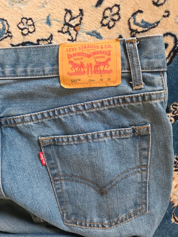 Levi’s 505 Regular Jeans (W30/L30) – Hellblaue Waschung